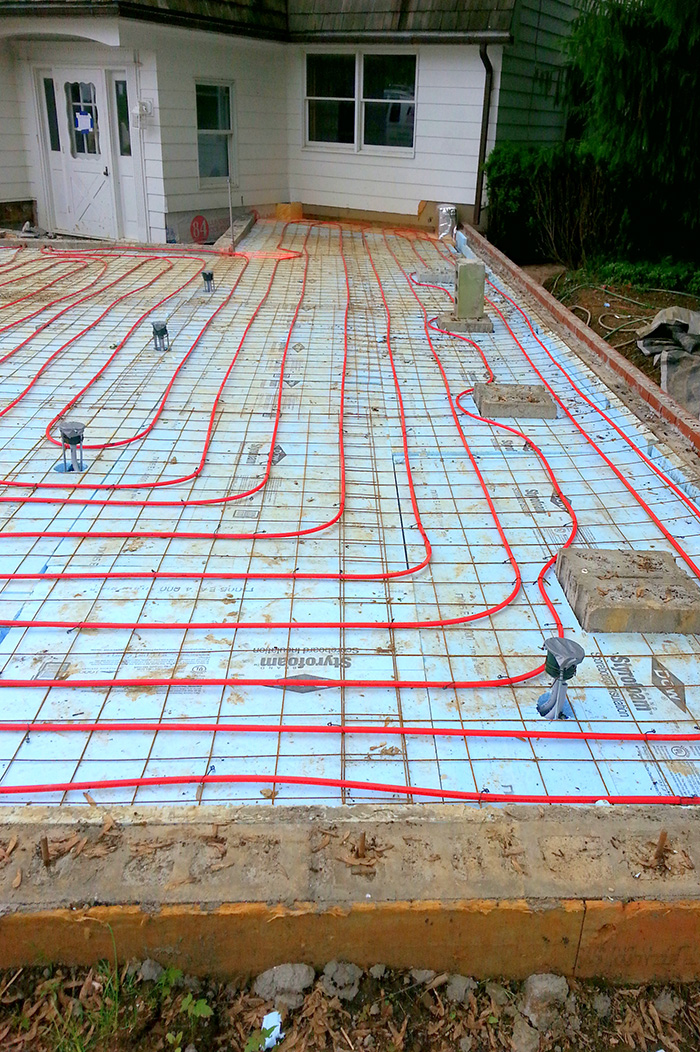 In slab hydronic radiant heat system