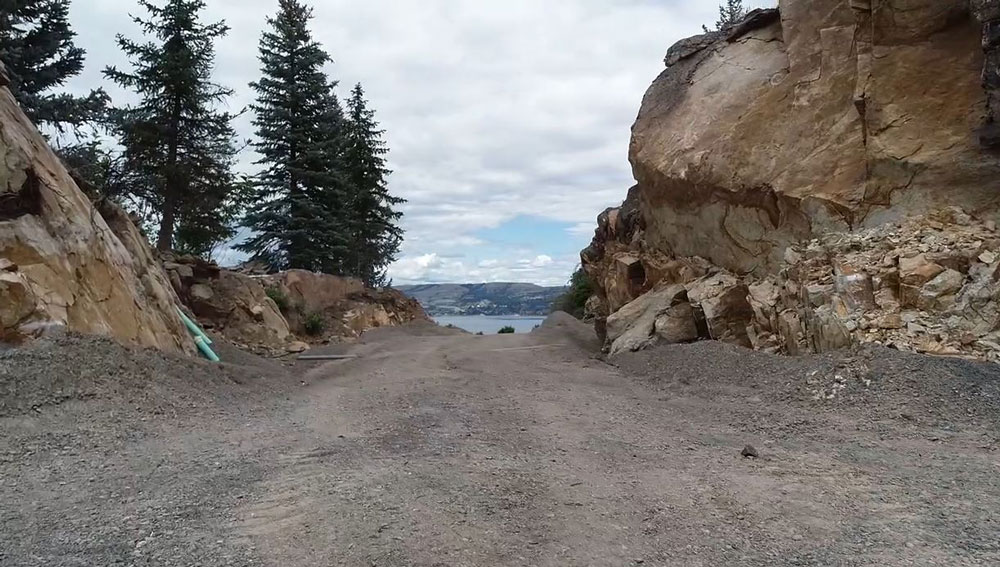 Lincoln Bluff driveway approach2