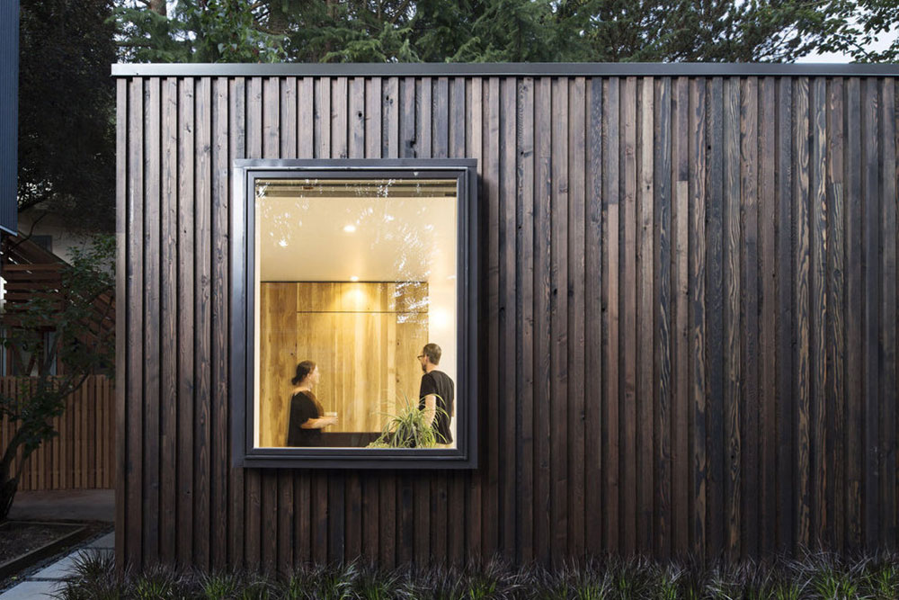 Modern bay window