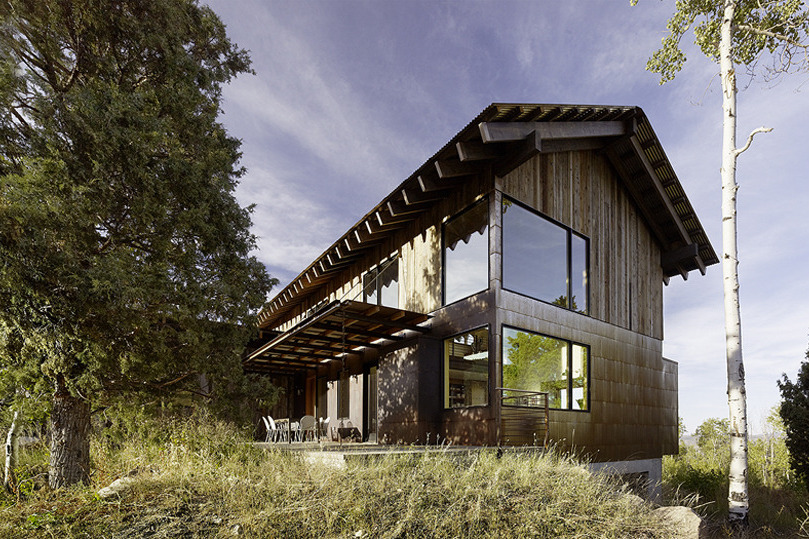 Modern mountain house exterior cladding
