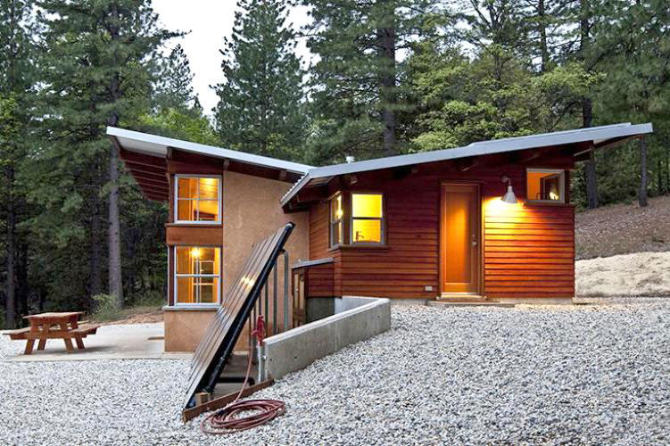 Modern off-the-grid mountain house