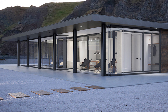 Simple modern flat roof design