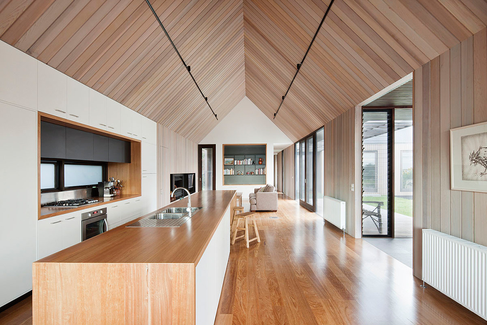 Simple modern gable roof vaulted ceiling